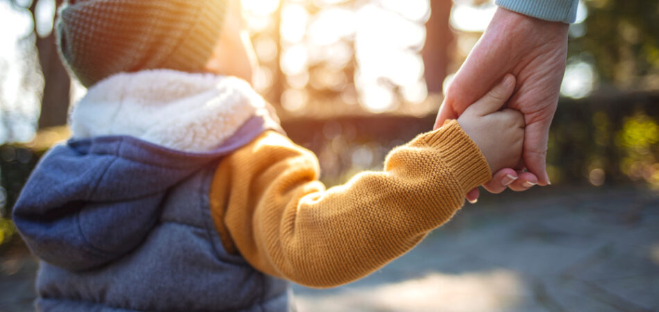 Close,up,of,mother,and,a,child,hands,at,the